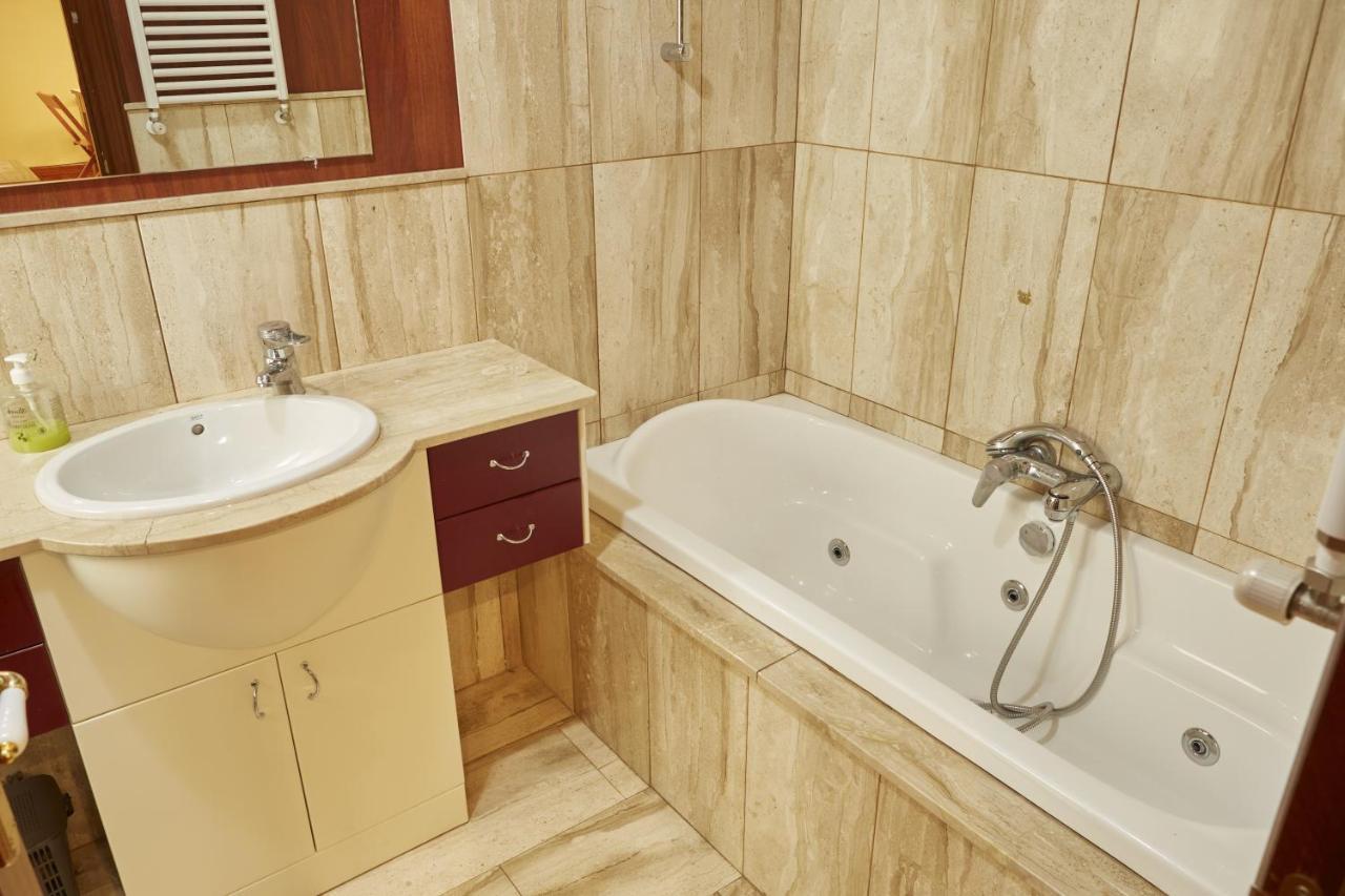 La Casa De La Biblioteca Apartman Camprodon Kültér fotó